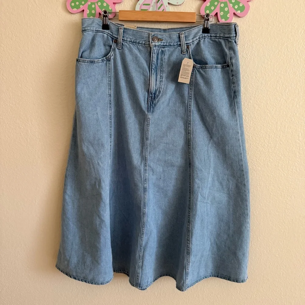 Levi’s Casual Light Blue Denim Maxi Skirt Size 34